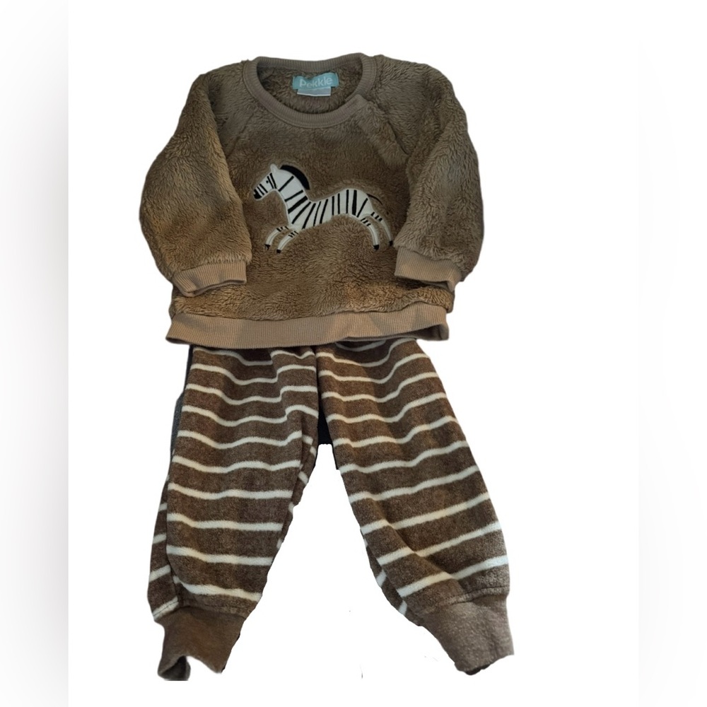 (2/10$) Pekkle & Carters Baby Outfit (6-9M) Fuzzy Set with zebra design